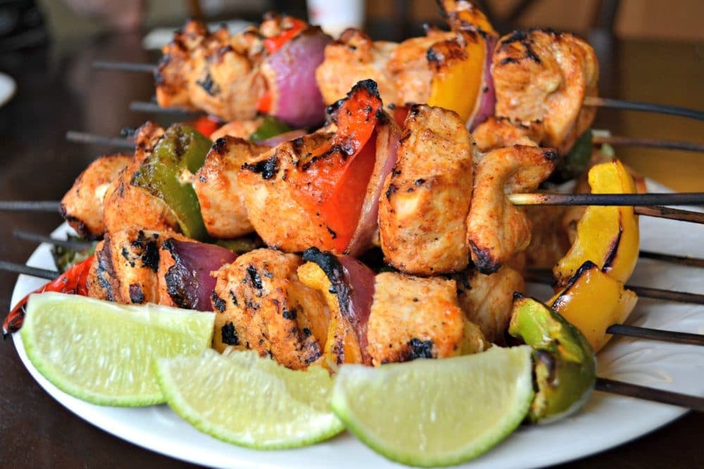 Chili Lime Chicken Kabobs with Veggies - chili lime kabobs Perfectly paired with white wine pinot grigio, this Chili Lime Chicken Skewers with Veggies makes a nice and healthy summer BBQ dish. #chickenskewers #chililime #salads4lunch