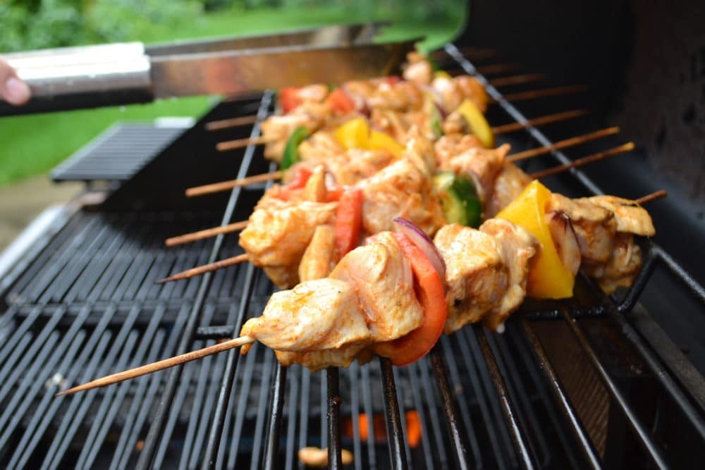 Perfectly paired with white wine pinot grigio, this Chili Lime Chicken Skewers with Veggies makes a nice and healthy summer BBQ dish. #chickenskewers #chililime #salads4lunch