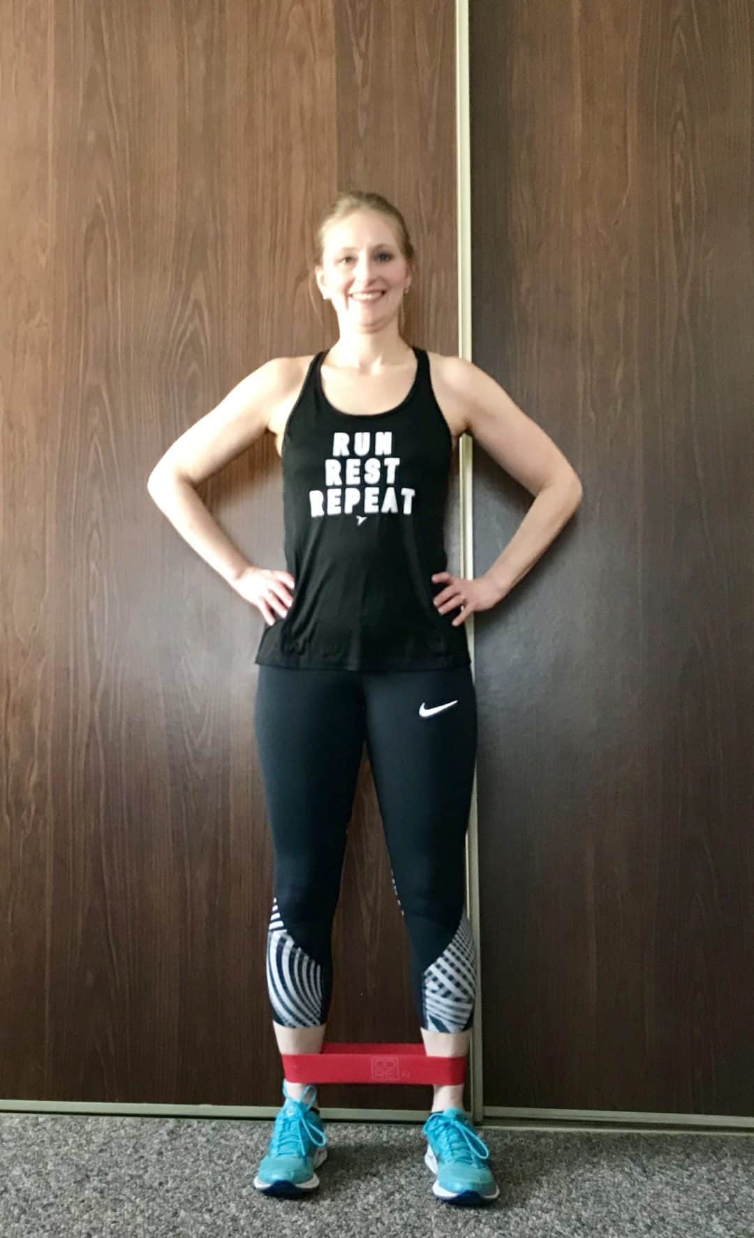 This Full Body Core Resistance Loop Workout will give you a full body burn with five simple moves! #fullbodyworkout #workout #minibandworkout #resistanceloop