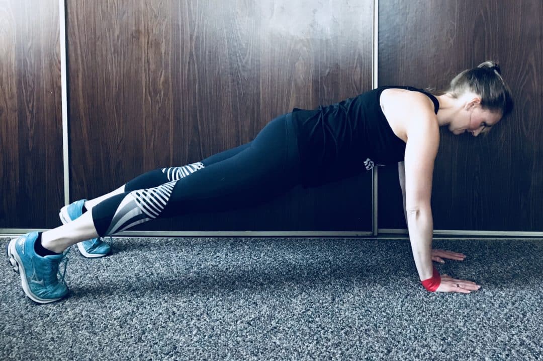 This Full Body Core Resistance Loop Workout will give you a full body burn with five simple moves! #fullbodyworkout #workout #minibandworkout #resistanceloop
