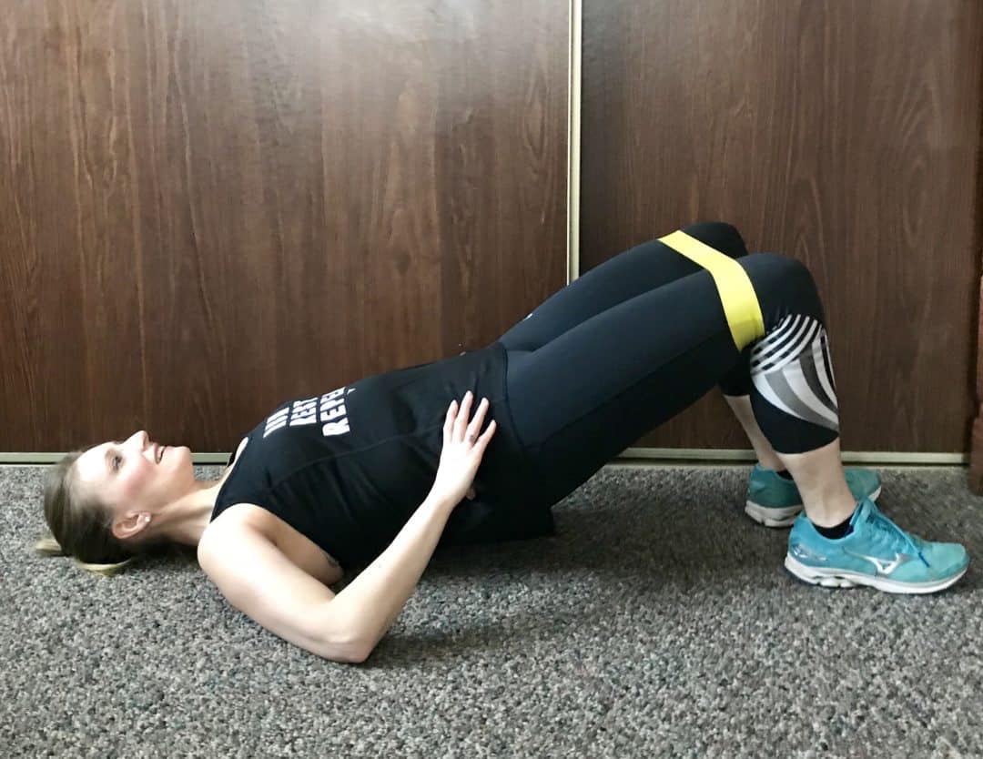 This Full Body Core Resistance Loop Workout will give you a full body burn with five simple moves! #fullbodyworkout #workout #minibandworkout #resistanceloop