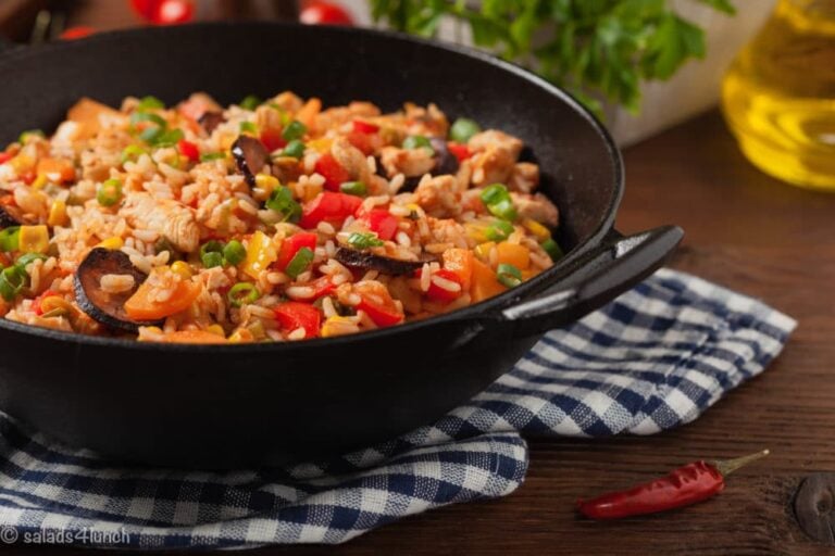 Say yes to this simple one pot jambalaya recipe, perfect for an easy meal your whole family will love! #easydinner #onepotmeal #jambalya #healthydinner #dinnerinspiration