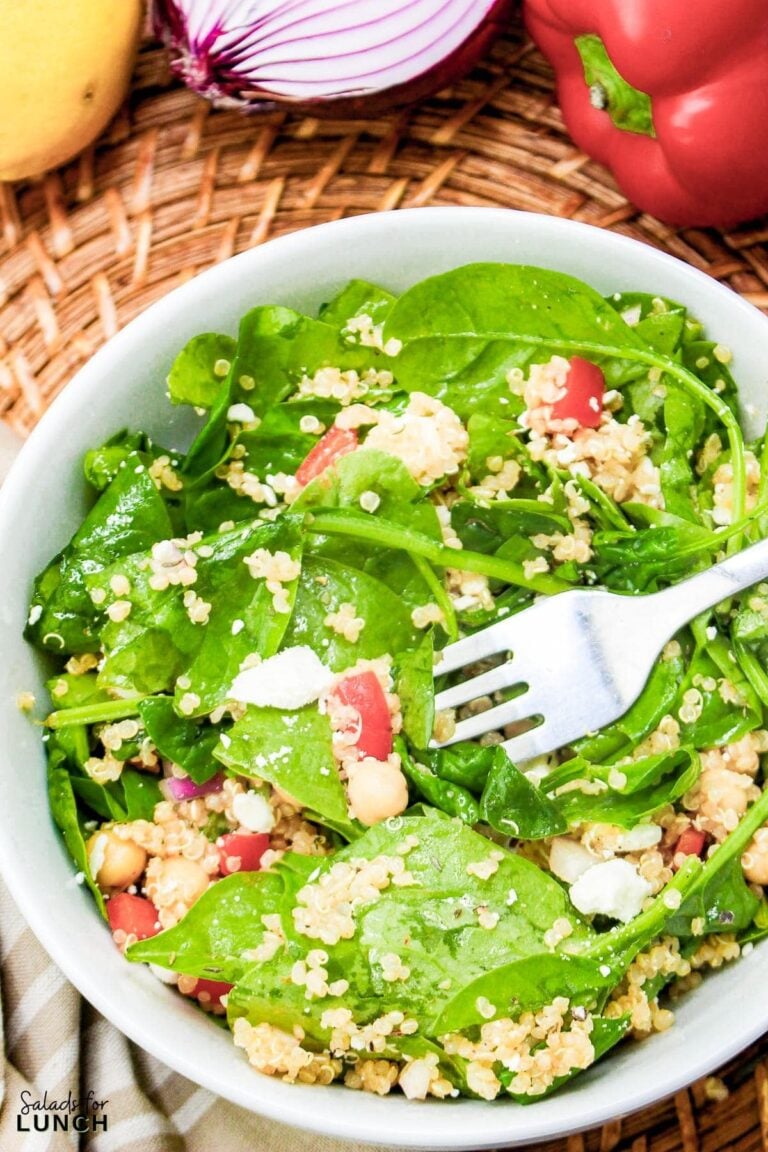 Mediterranean Quinoa Salad with Spinach and Chickpeas
