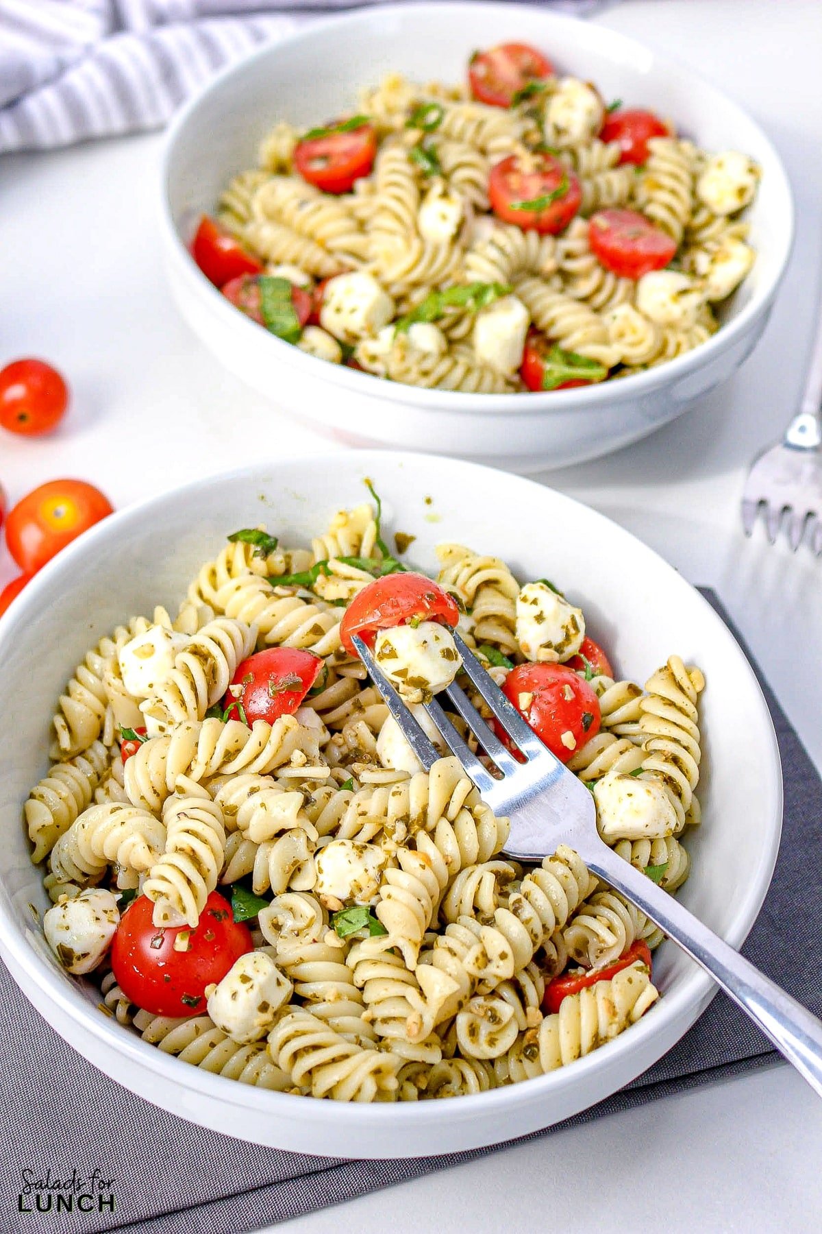 Pesto Caprese Pasta Salad - Pesto Caprese Pasta Salad 16 Pesto Caprese Pasta Salad 16 - This pasta salad is loaded with your favorite pasta noodles, fresh tomatoes and mozzarella and tossed in the best tasty pesto! It's such an easy dish and perfect for anytime of the year!
