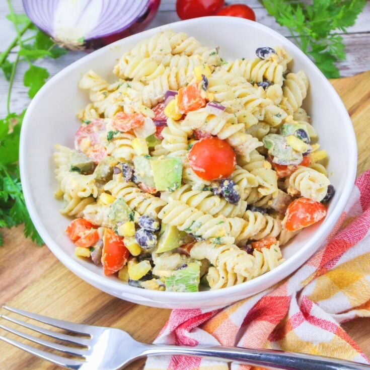Vegetarian Mexican Pasta Salad - Shake up your weekday lunch with these tasty, healthy salads for lunch recipes that are great on the go. Make a filling and healthy salad that will power you through any work day. Full of protein and fiber these quick salads are an easy way to spruce up your lunch.